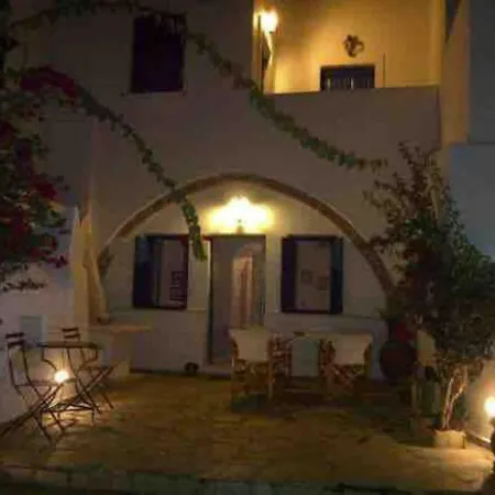 Traditional Two Story House In Galanado Naxos Vakantiehuis